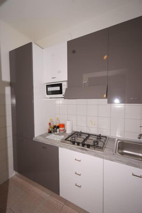Central Guesthouse Cir 015146-Cni-01484 Milano Dış mekan fotoğraf