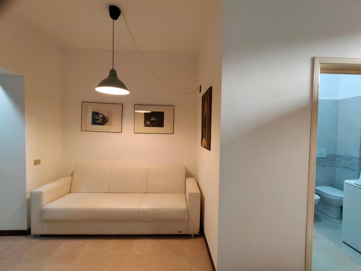 Central Guesthouse Cir 015146-Cni-01484 Milano Dış mekan fotoğraf